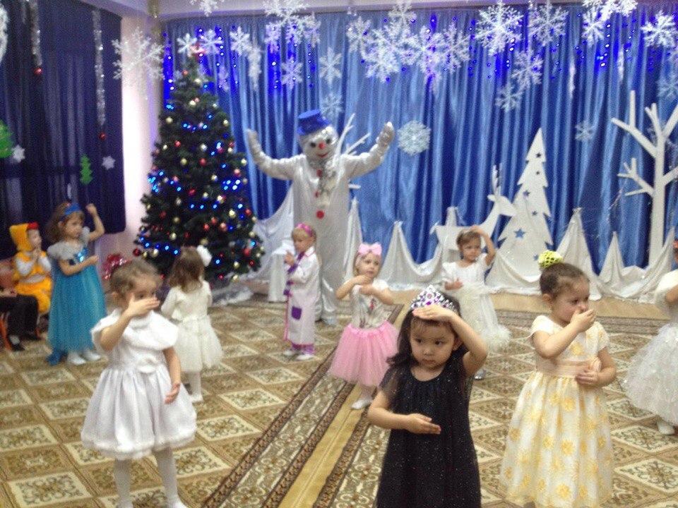 Жаңа жылдық ертеңгіліктер II- кіші топтар " Айгөлек" және "Балбөбек" 