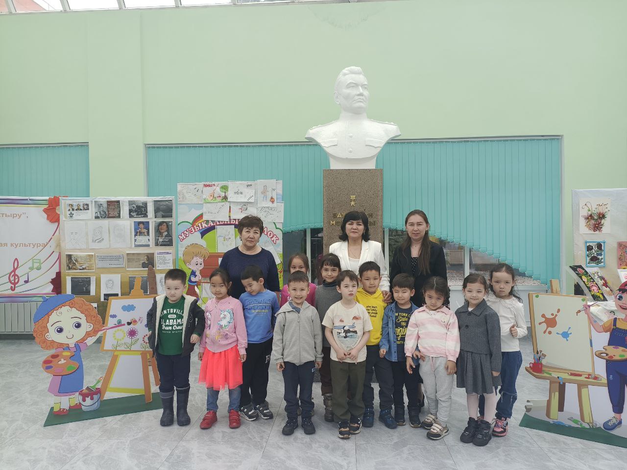 №131 мектеп-лицей ішіндегі Б.Момышұлы атындағы мұражайына экскурсия